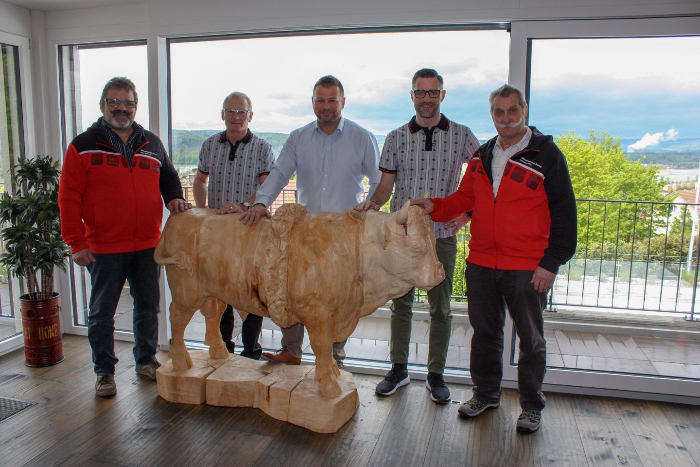 Übergabe Raiffeisen-Holzmuni