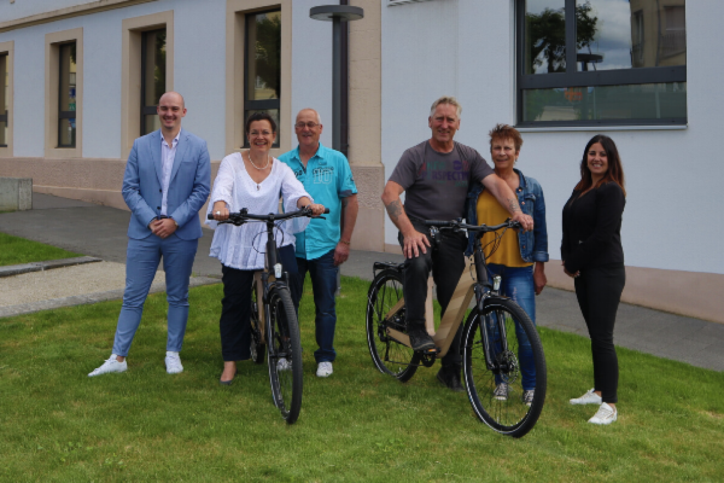 Photo avec les gagnant-e-s du grand concours