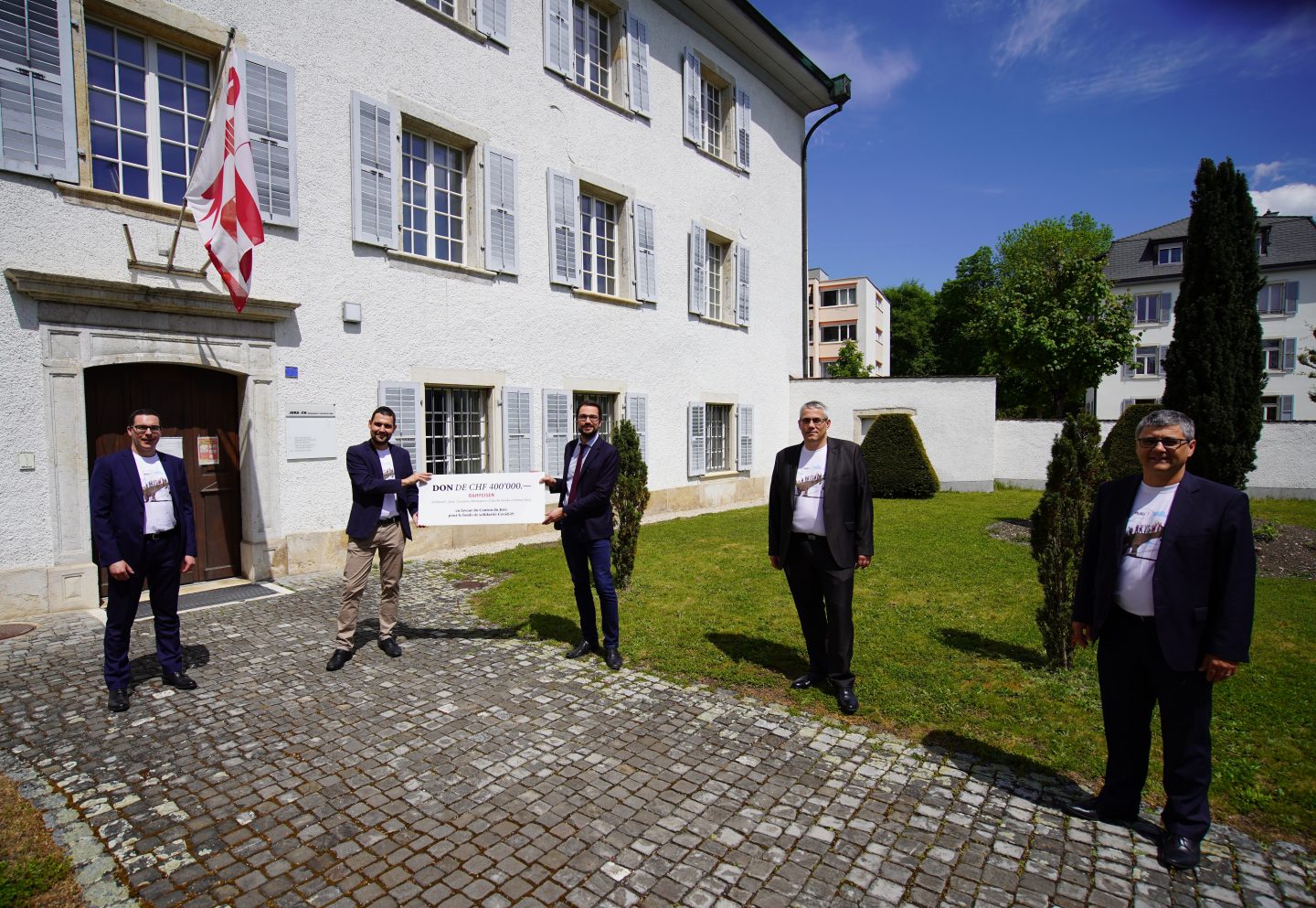 Quatre Banques Raiffeisen jurassiennes offrent 400'000 francs en faveur du fonds cantonal de solidarité