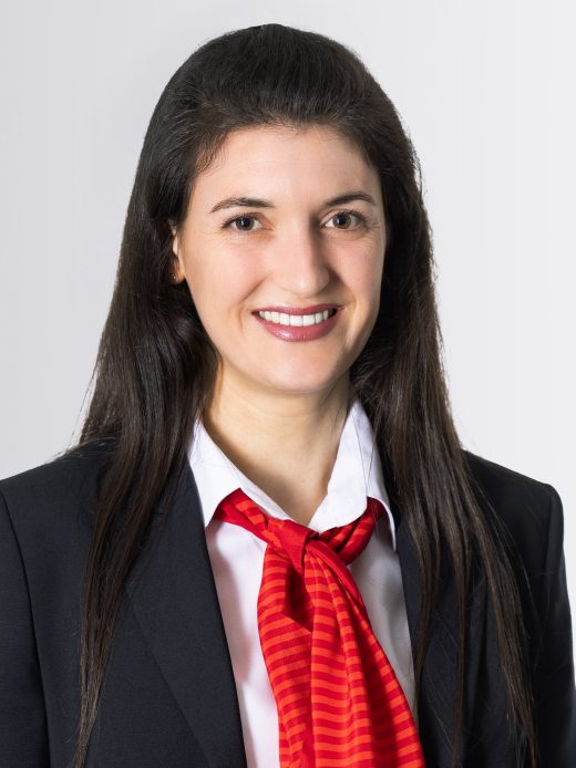 Jennifer Herzog, Kundenberaterin