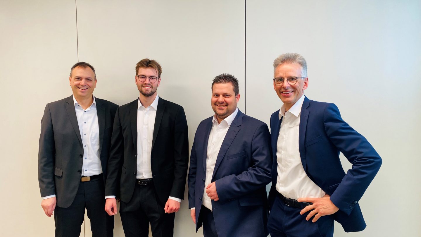 v.l.n.r.: René Sidler (Leiter Privatkundenberatung), Ueli Schrag (Privatkundenberater), Thomas Beck (Teamleiter Vermögensberatung), André Koller (Vorsitzender der Bankleitung)