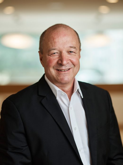 Norbert Bernet, Mitarbeiter Services