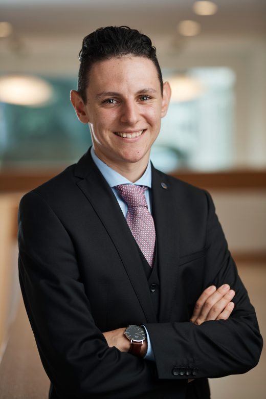 Enrique Lorente, Kundenberatung