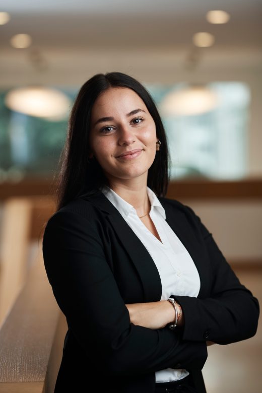 Amanda Saljihu, Kundenberatung