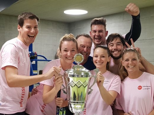 Team der Raiffeisenbank Gossau-Niederwil am Unihockey-Cup in Nesslau