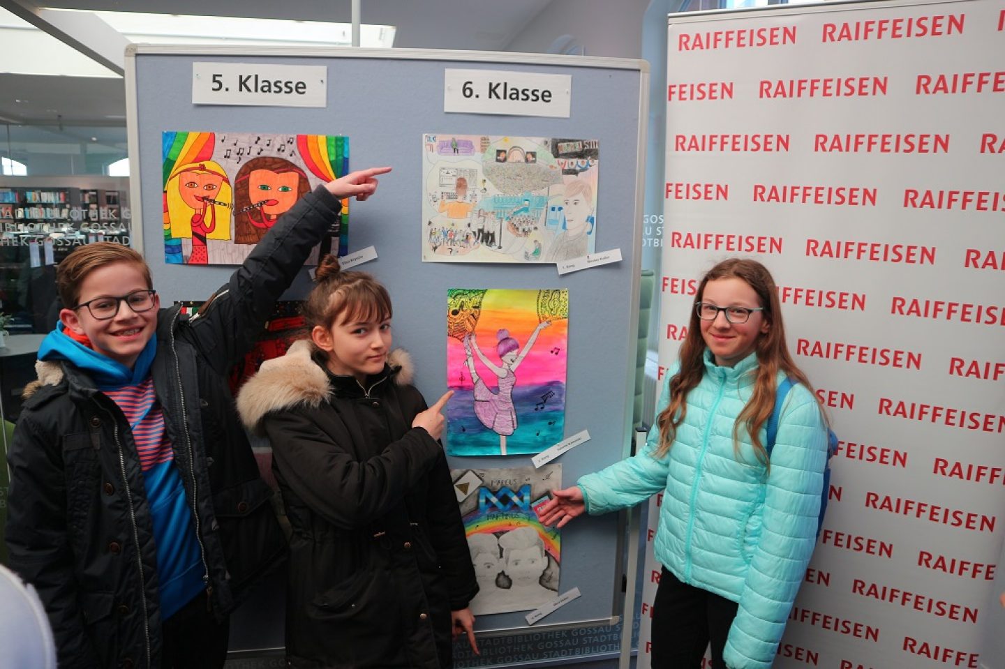 Die glücklichen Sieger der 6. Klasse: 1.Rang: Nicolas Koller (links), 2. Rang: Salome Kaminski (Mitte), 3. Rang: Mira Huber (rechts)