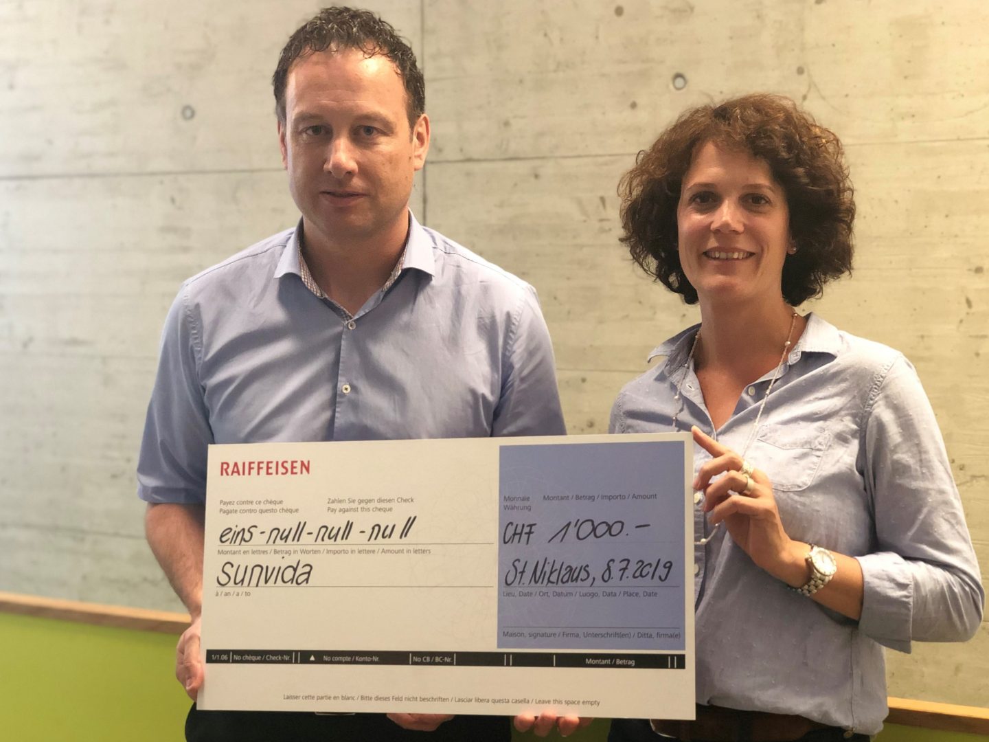 Checkübergabe an Hilfsorganisation «sunvida – Hilfe für Mali»