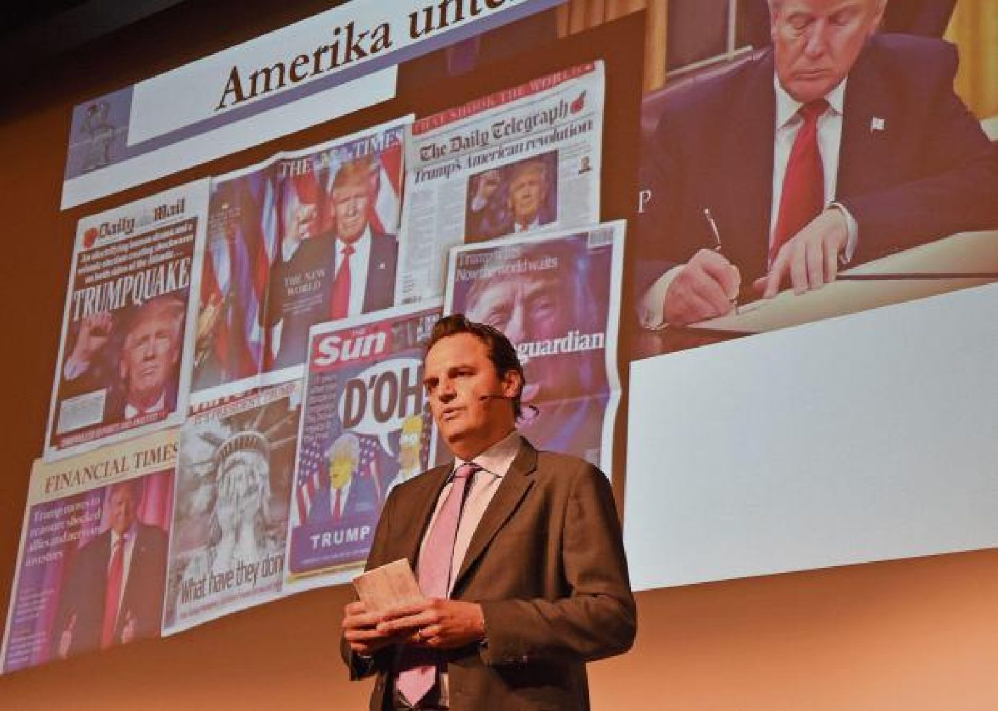 Wirtschaftsjournalist Jens Korte referierte zur US-Wirtschaft. Unweigerlich ein grosses Thema: Donald Trump. (Bild: Ruben Schönenberger) 