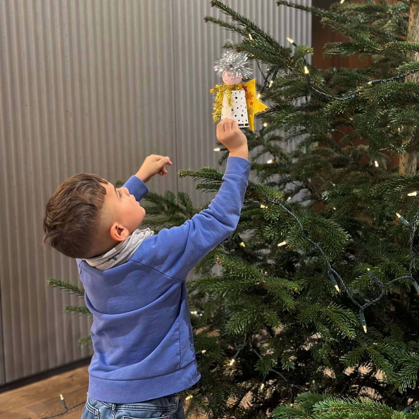 Weihnachtsbaum schmücken in Rheinfelden