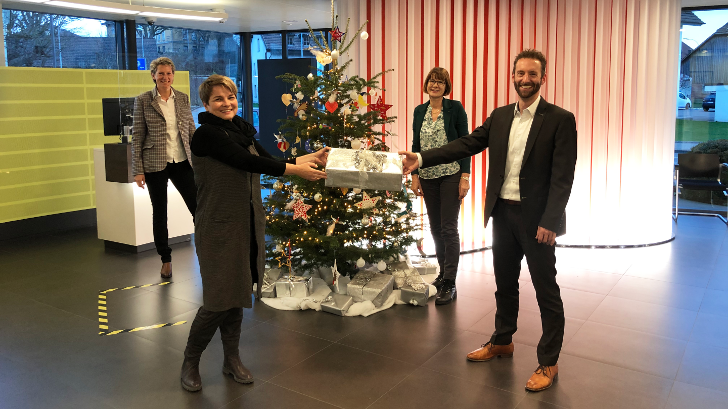 Susanne Kaufmann (Raiffeisenbank), Franziska Bircher (Rotary), Susanna Schlittler (Rotary) und Gregory Soder (Raiffeisenbank) (v.l.n.r.)