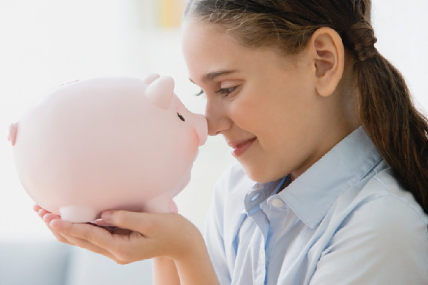 Mädchen mit Sparschwein