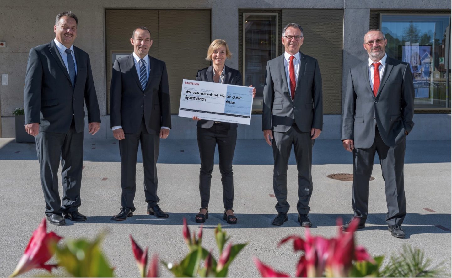 Teamfoto Verwaltungsrat mit Spendencheck