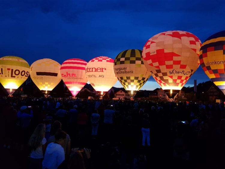 Muss man gesehen haben - Ballonglühen am Abend
