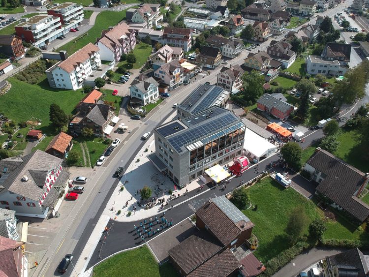 Die Leistung der Photovoltaik-Anlage auf dem Dach beträgt 68 kW/p.