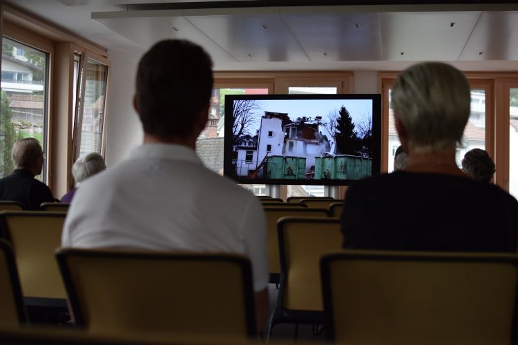 Beim Rundgang konnte ein Film angeschaut werden, der die Entstehung des Baus dokumentiert.