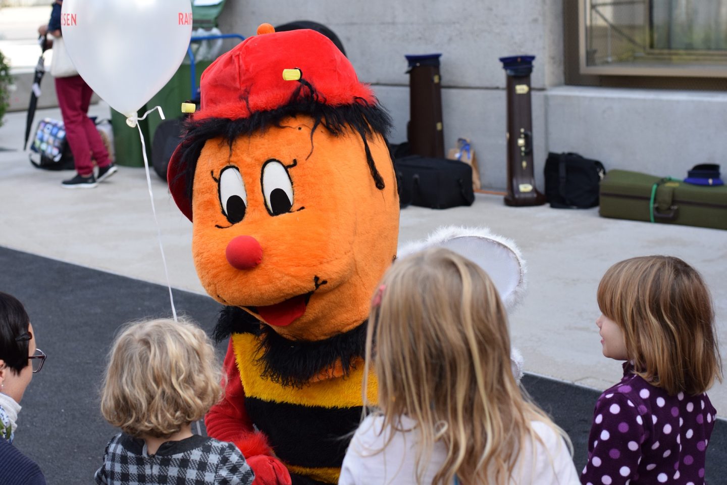 Sumsi beim Einweihungsfest