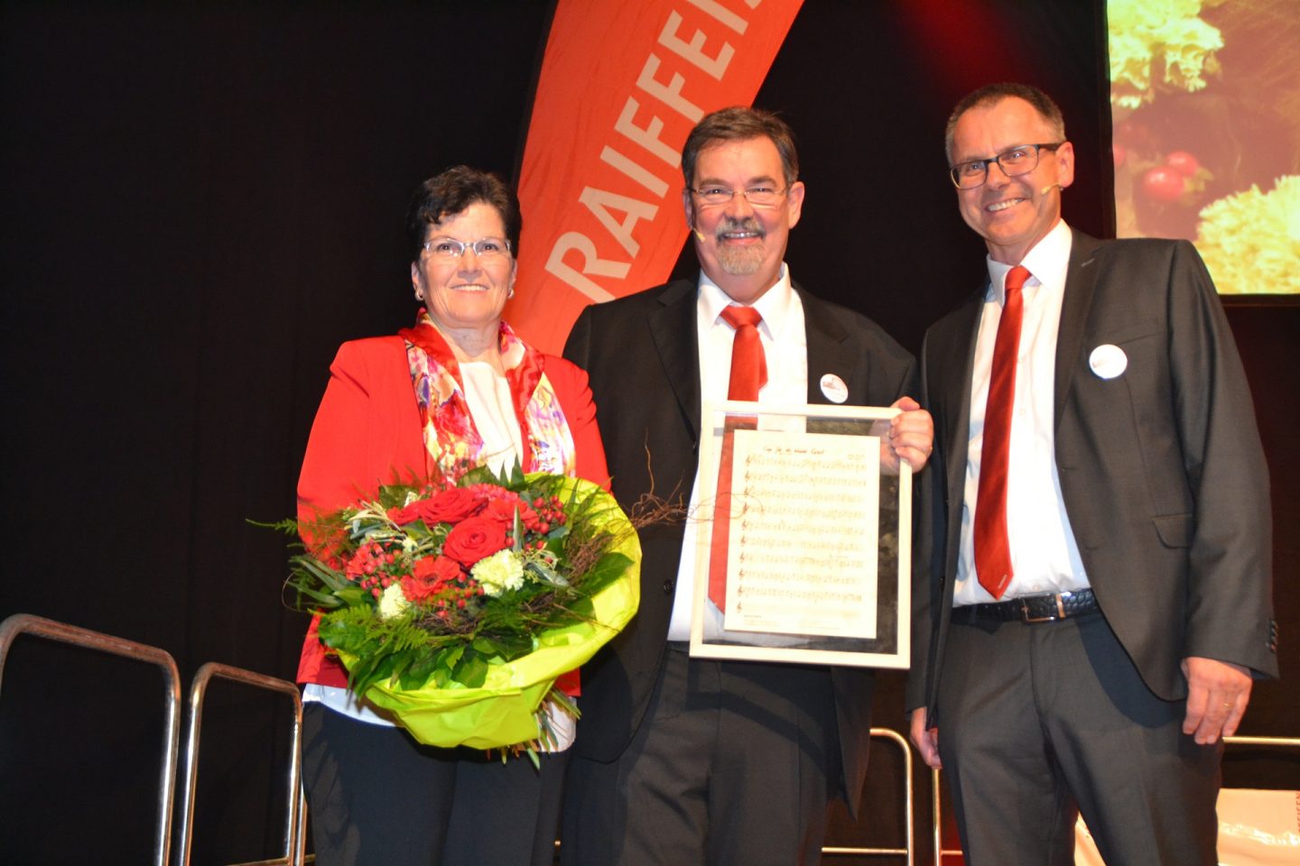 Rita und Ernst Zwingli mit Verwaltungsratspräsident Markus Hobi