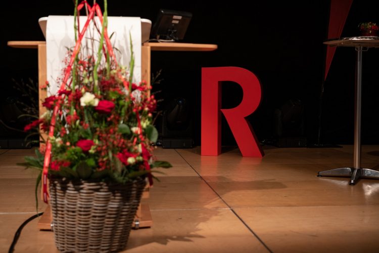 2023 mit neuer Anordnung der Bühne 