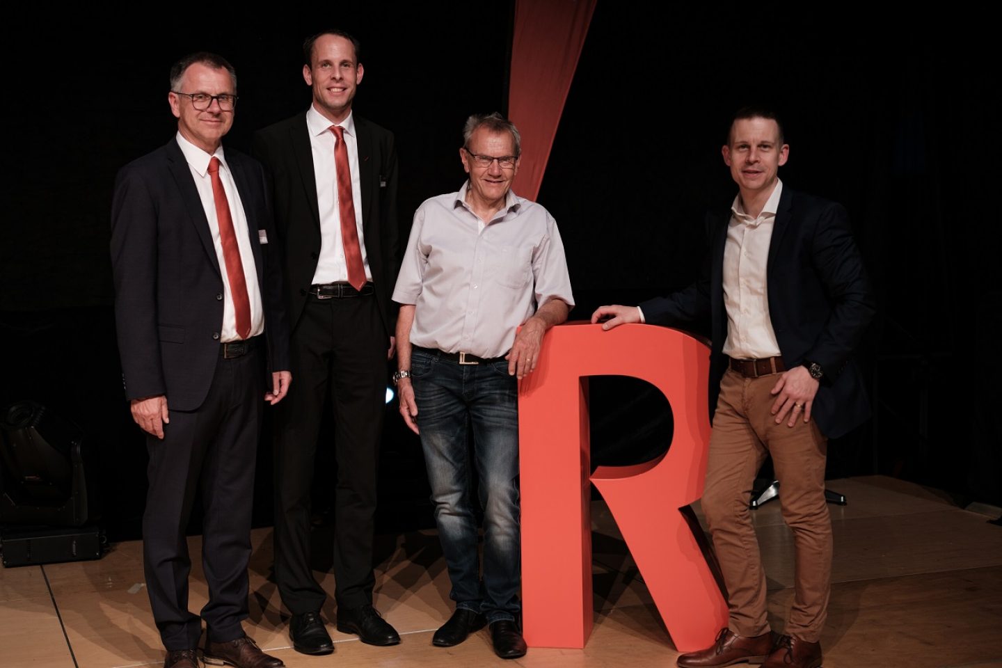 VR-Präsident Markus Hobi, Bankleiter Thomas Bleiker, Rolf Sprenger und Tobias Kobelt (neu gewähltes VR-Mitglied)