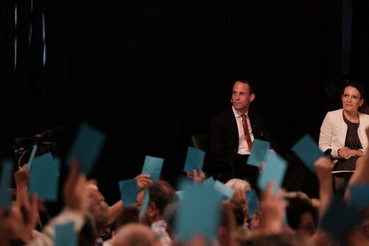 Bankleiter Thomas Bleiker mit Blick auf das Abstimmungsresultat