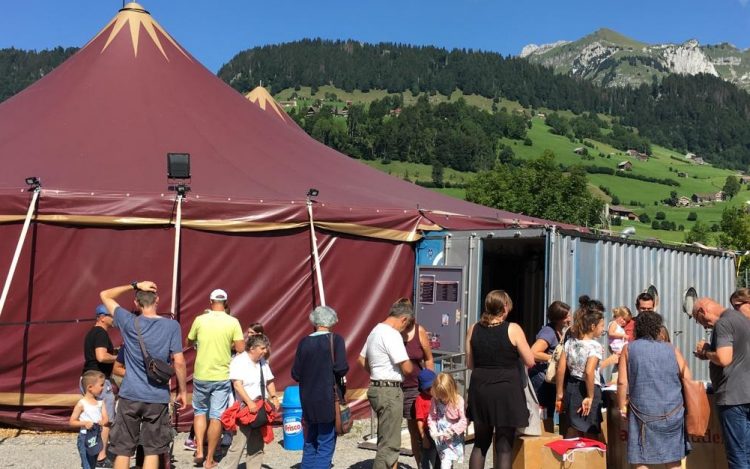 Gross und Klein im Zeltainer