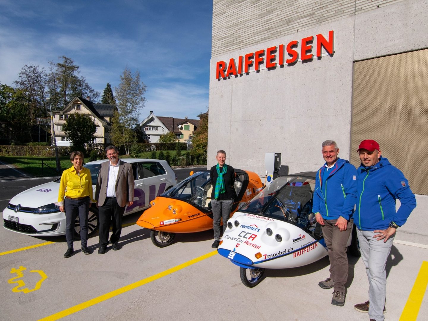 Neue E-Tankstelle vor der Raiffeisenbank in Nesslau