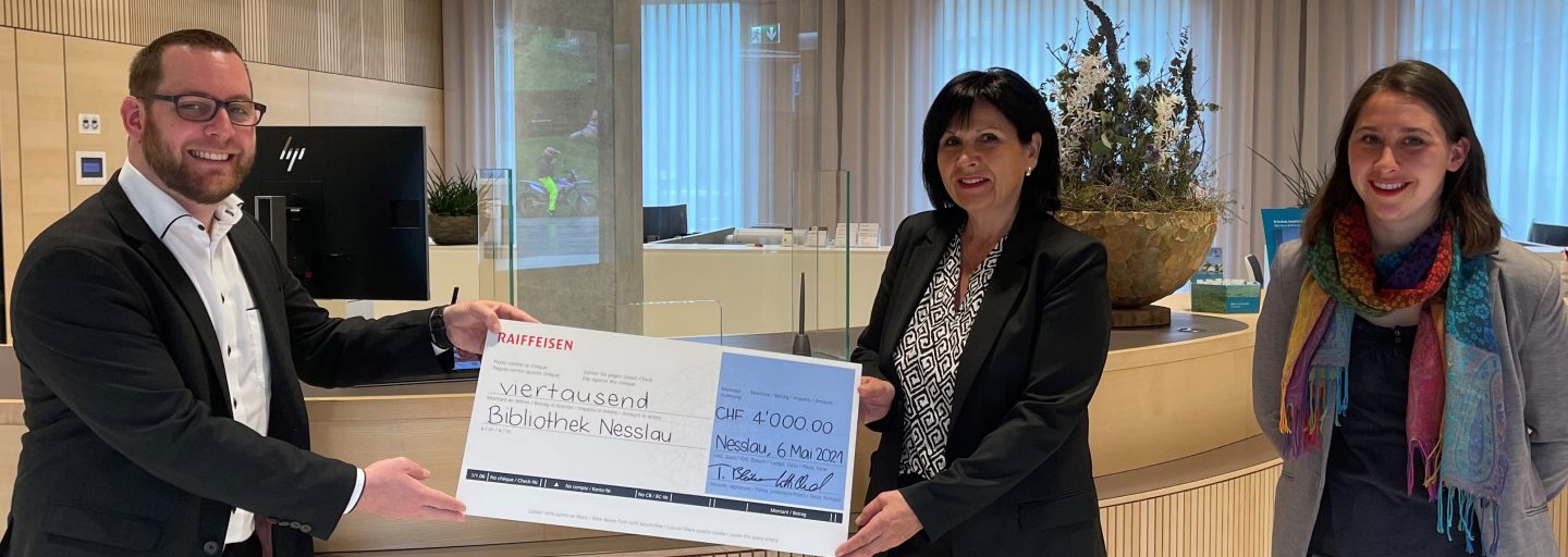 Symbolische Checkübergabe