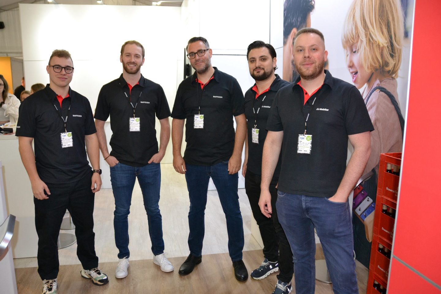 Sie begrüssten die Gäste am Samstagvormittag: Nils Hug, Nicolas Stäger und Urs Wohlgensinger von den Toggenburger Raiffeisenbanken sowie Hadis Ademi und Joel Schär von der Mobiliar