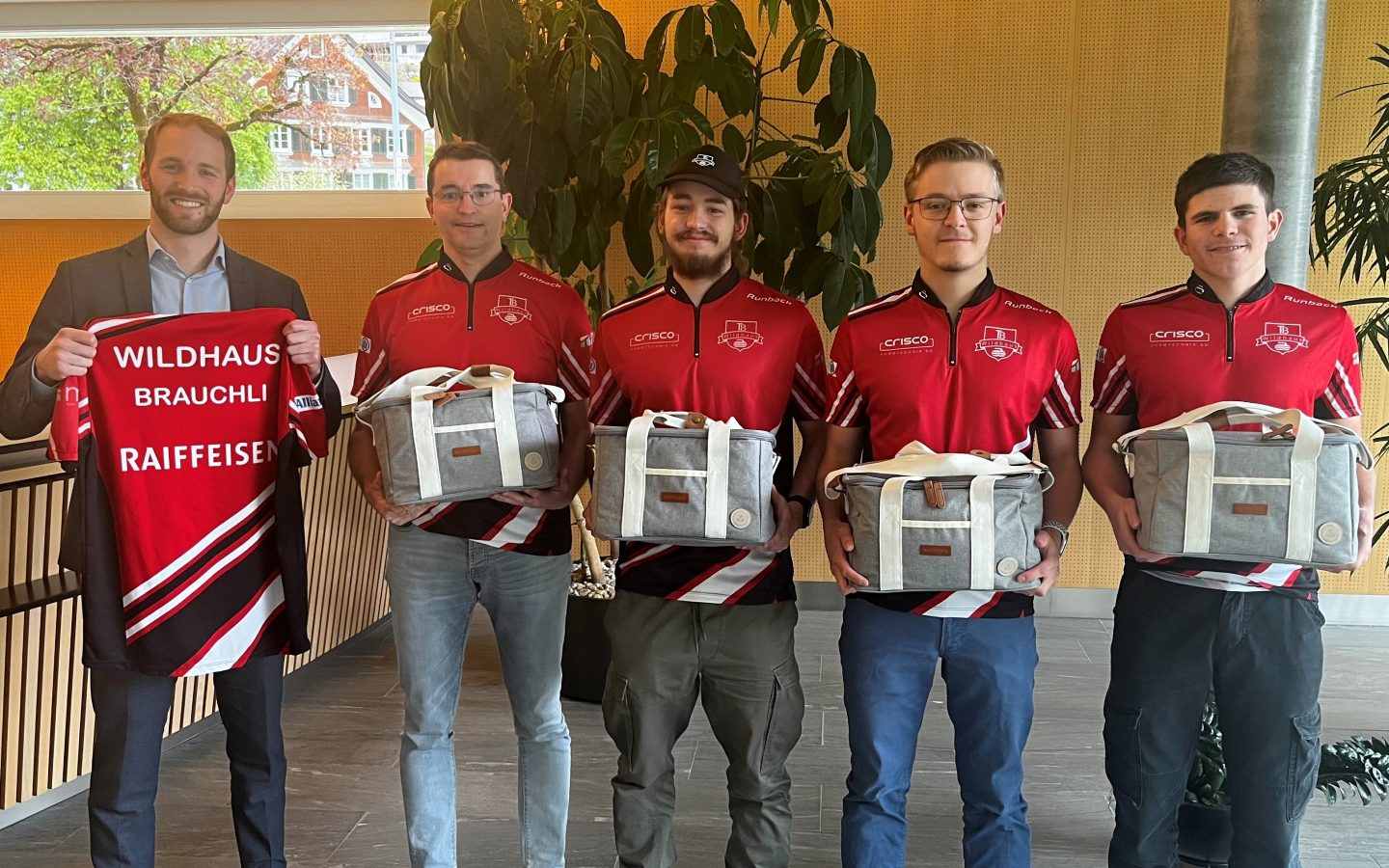 von links: Nicolas Stäger, Hans Brauchli (Trainer), Lars Brauchli, Leon Wittich und Livio Ernst (es fehlt Kenjo von Allmen)