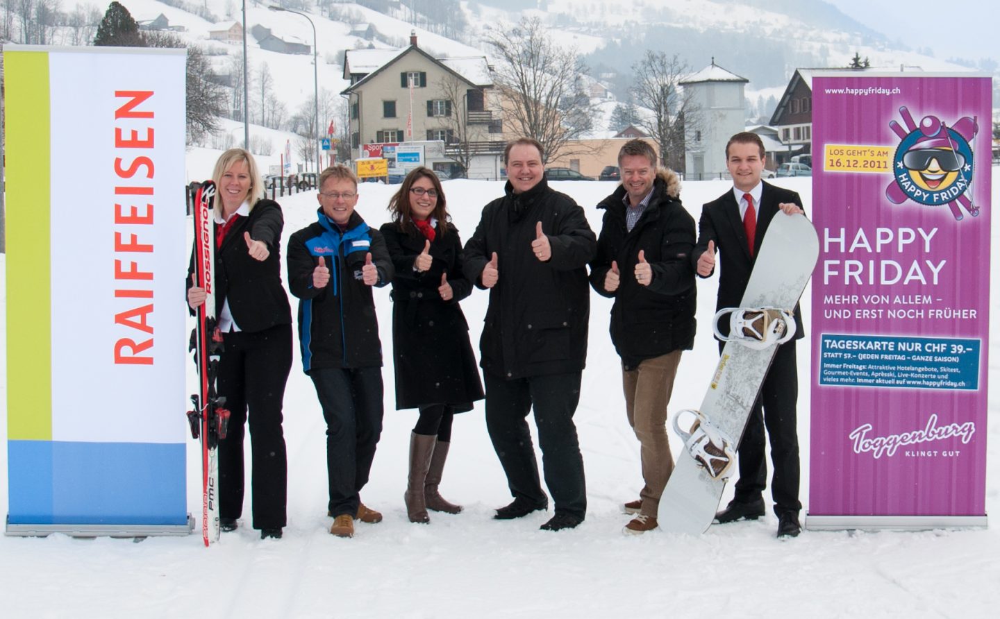 auf dem Foto v.l.n.r: Andrea Meier (Raiffeisen), Urs Gantenbein (Bergbahnen Wildhaus AG), Petra Fux (Marketing Raiffeisen), Roman Kalberer (Toggenburg Bergbahnen AG), Roger Meier (Toggenburg Tourismus), Marc Eichmüller (Raiffeisen).