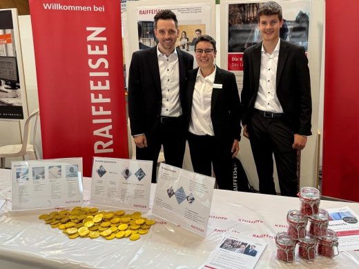 Unsere Ausbildungsverantwortlichen bei der Tischmesse in Wattwil