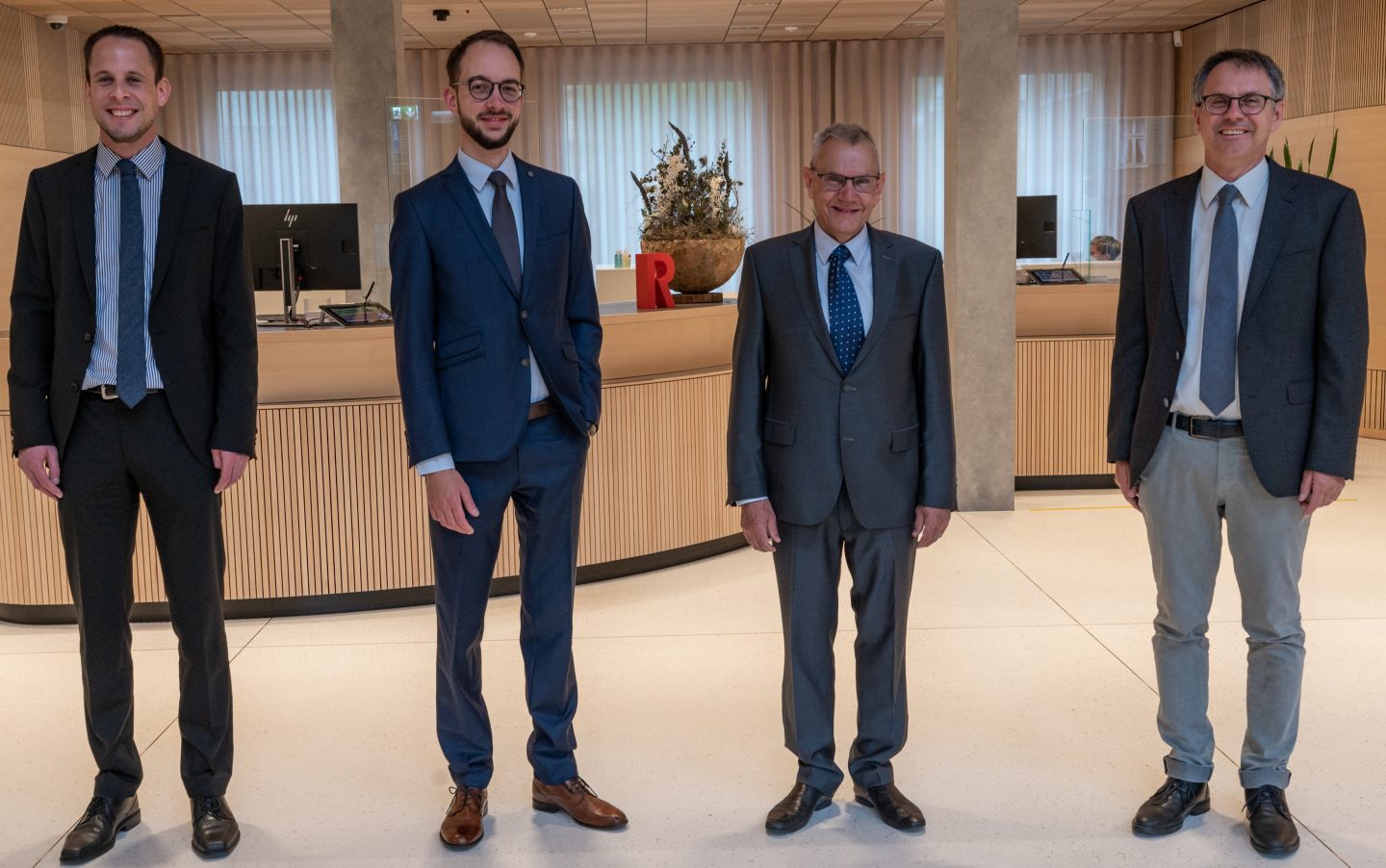 von links: Thomas Bleiker (Vorsitzender der Bankleitung), Tobias Bruderer (designiertes Mitglied der Bankleitung und Leiter Services), Rolf Sprenger (Mitglied der Bankleitung und Leiter Services), Markus Hobi (Präsident des Verwaltungsrats)