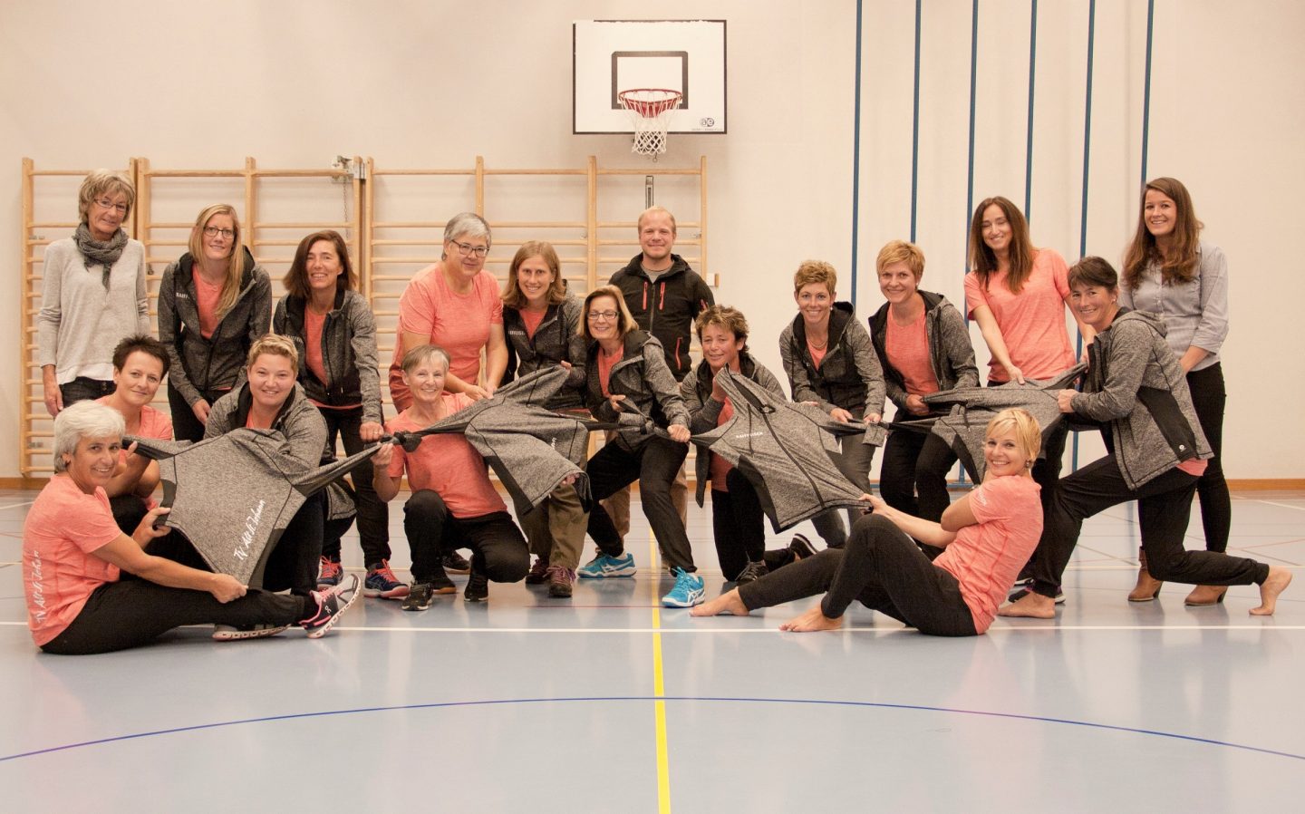 Die Damen des Turnvereins Alt St. Johann im neuen Outfit