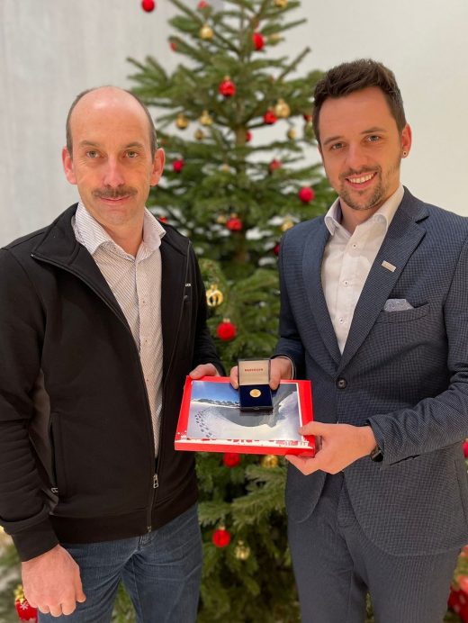 1. Platz Preisübergabe an Patrik Wick durch Manuel Rüegg 