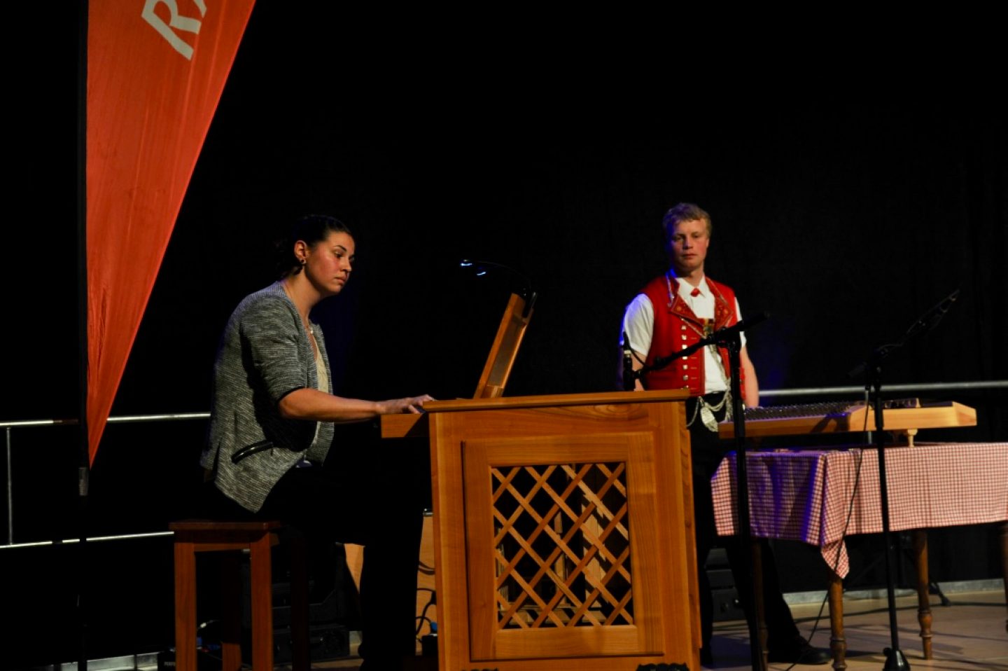 Heidi Bollhalder an der Orgel