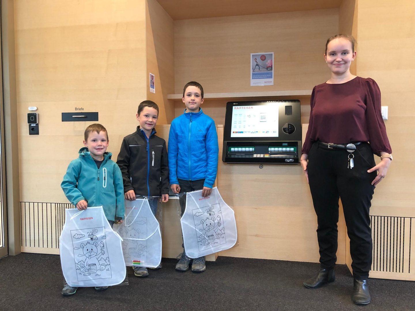 Die zufriedenen Sparfüchse sind nun ausgerüstet fürs Weihnachtsguetzle.