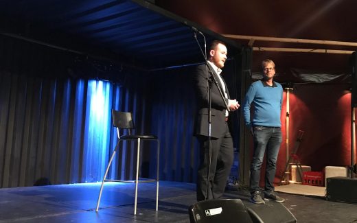 Adrian Brügger beim Presenting als Sponsorpartner, danaben Zeltainerbetreiber Martin Sailer