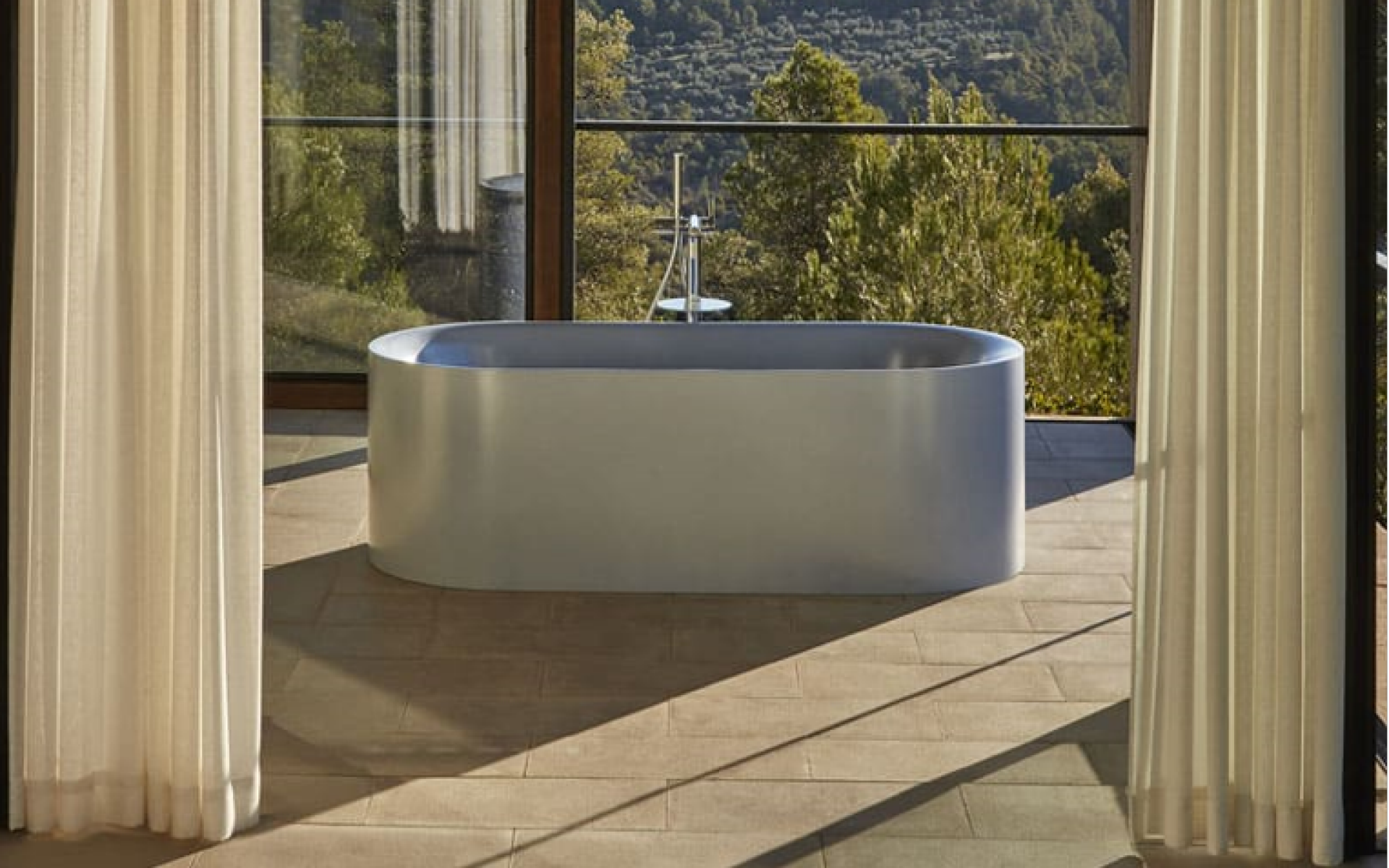 «Blue Satin» è il nome del colore scelto dal produttore tedesco di vasche da bagno Bette.