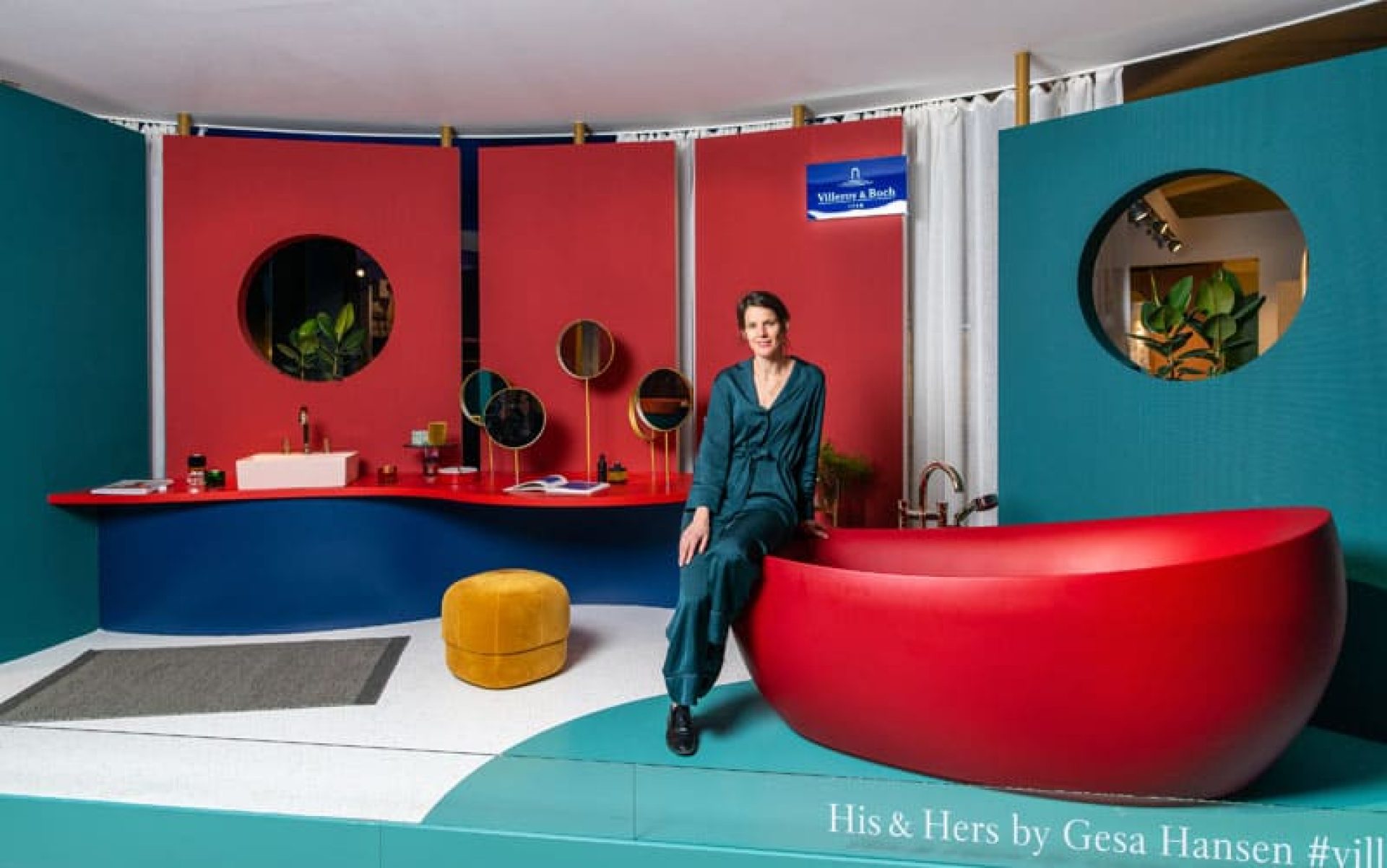 La designer Gesa Hansen ha approfittato dell'ISH per mostrare da Villeroy & Boch come usare il colore in bagno.