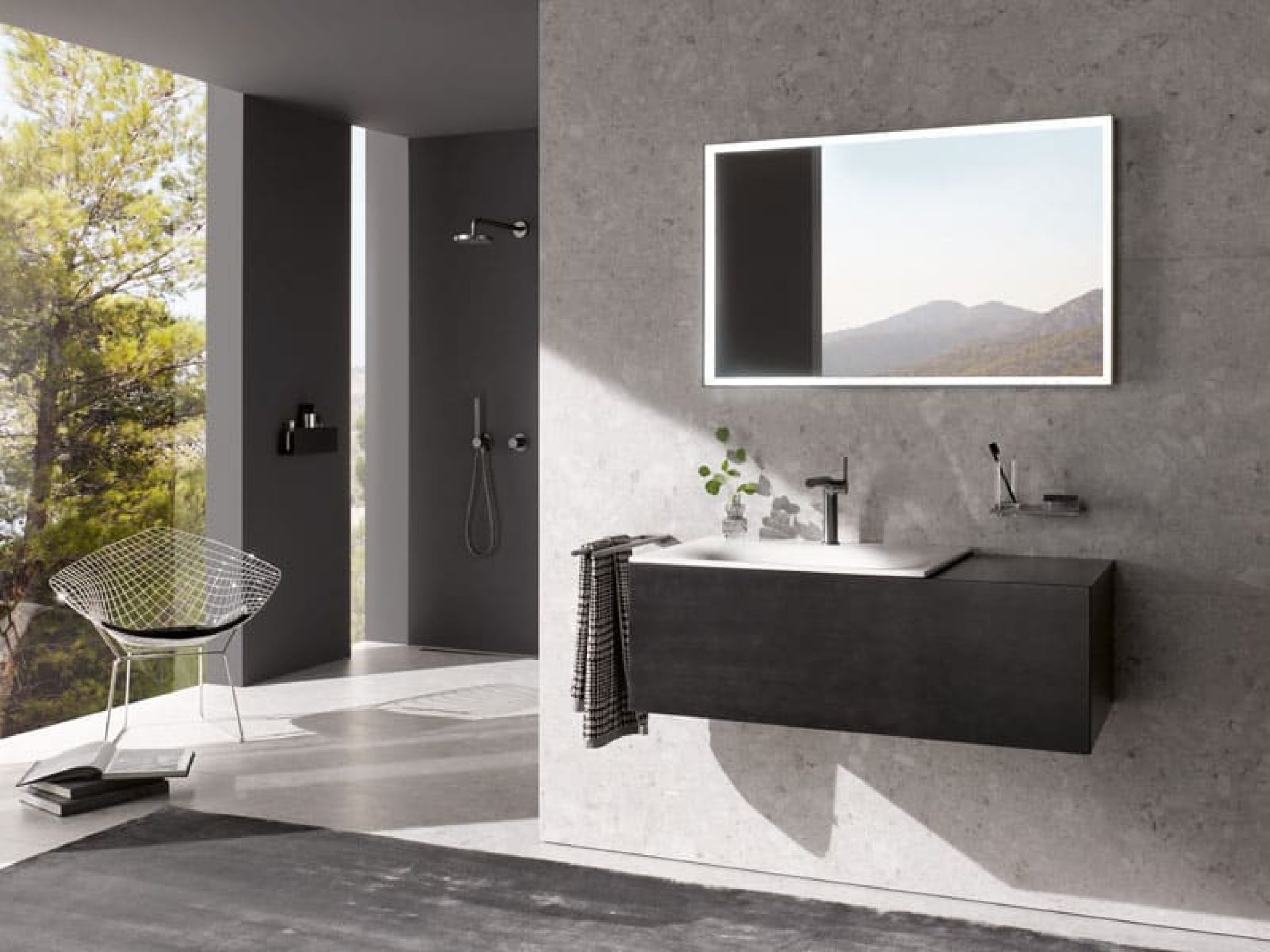 Naturalmente all'ISH i mobili da bagno erano disponibili in tutti i colori, compreso il nero, per permettere di abbinarli all'immancabile rubinetteria nera. Oltre a vari accessori e armadietti a specchio, nell'assortimento di Keuco ci sono tutte e due le opzioni.