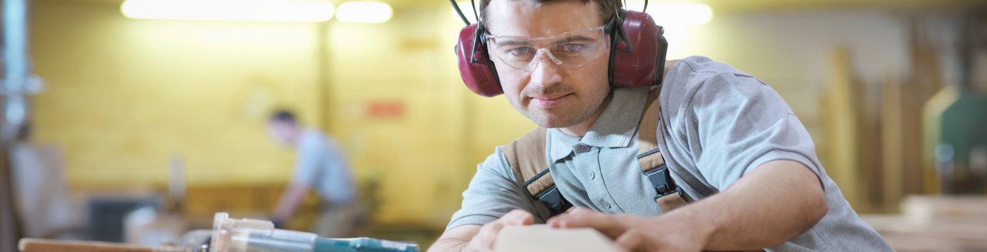 Schreiner am Arbeiten