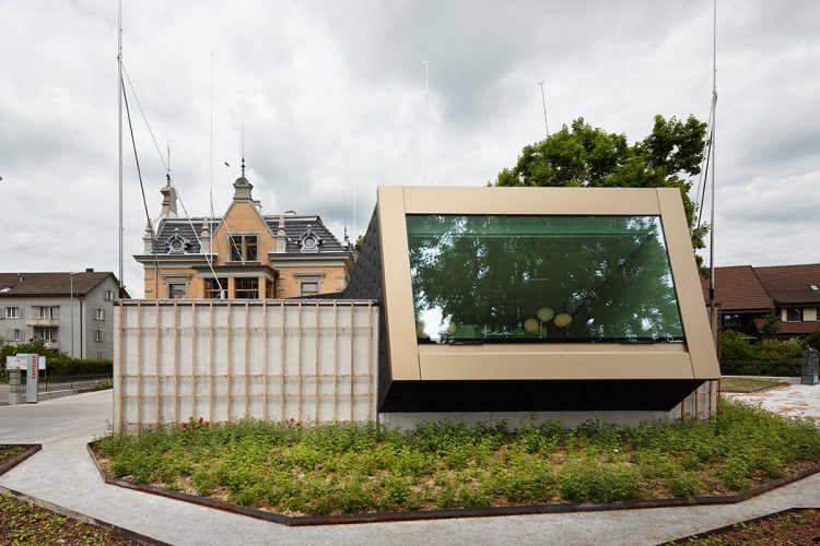 Échafaudages d'Yves Netzhammer au-dessus de la villa «Rosenheim» © Photo: Ralph Feiner