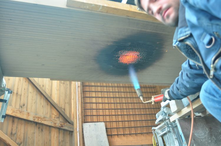 Brûlure sur les lamelles extérieures au-dessus de l’entrée © Photo: Kilian Rüthemann