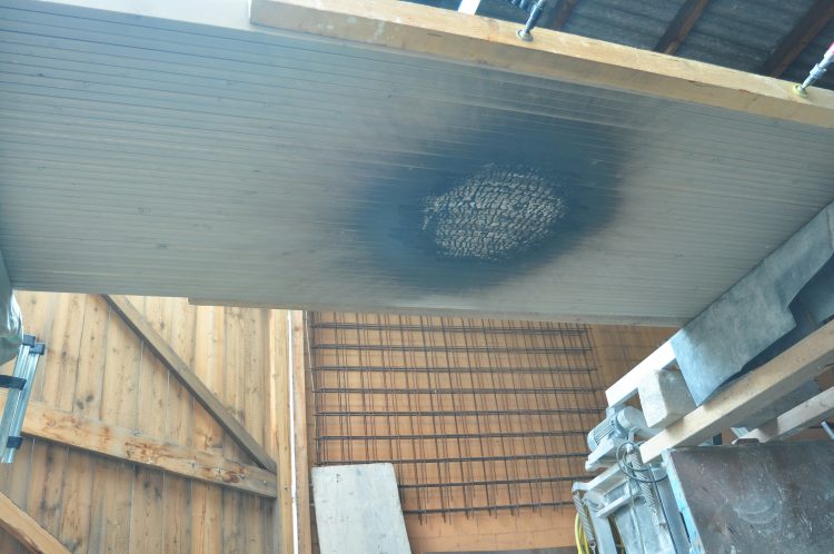 Brûlure sur lamelles juxtaposées © Photo: Kilian Rüthemann