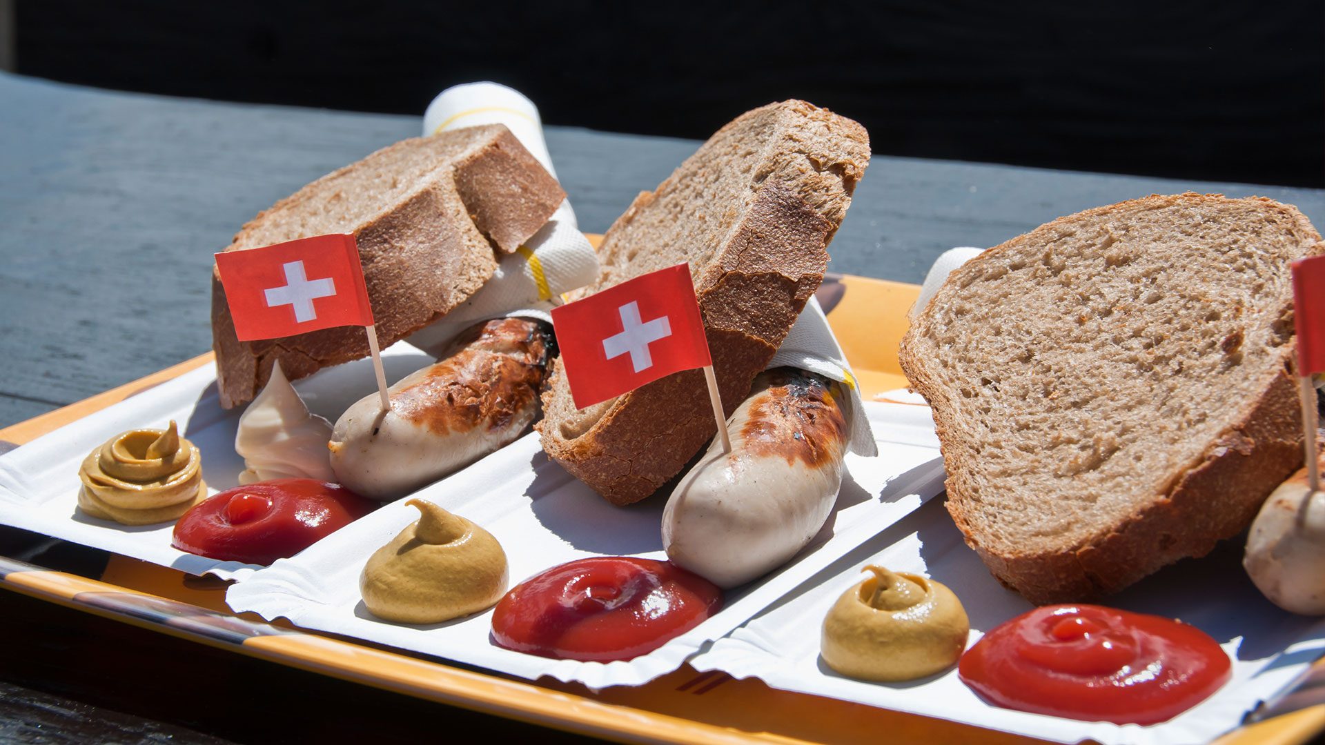 Die Geschäftsstelle Zollikon lädt zu Bratwurst und Bier ein.