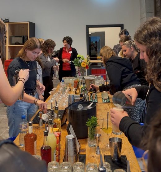 Gemeinsames Cocktail mixen