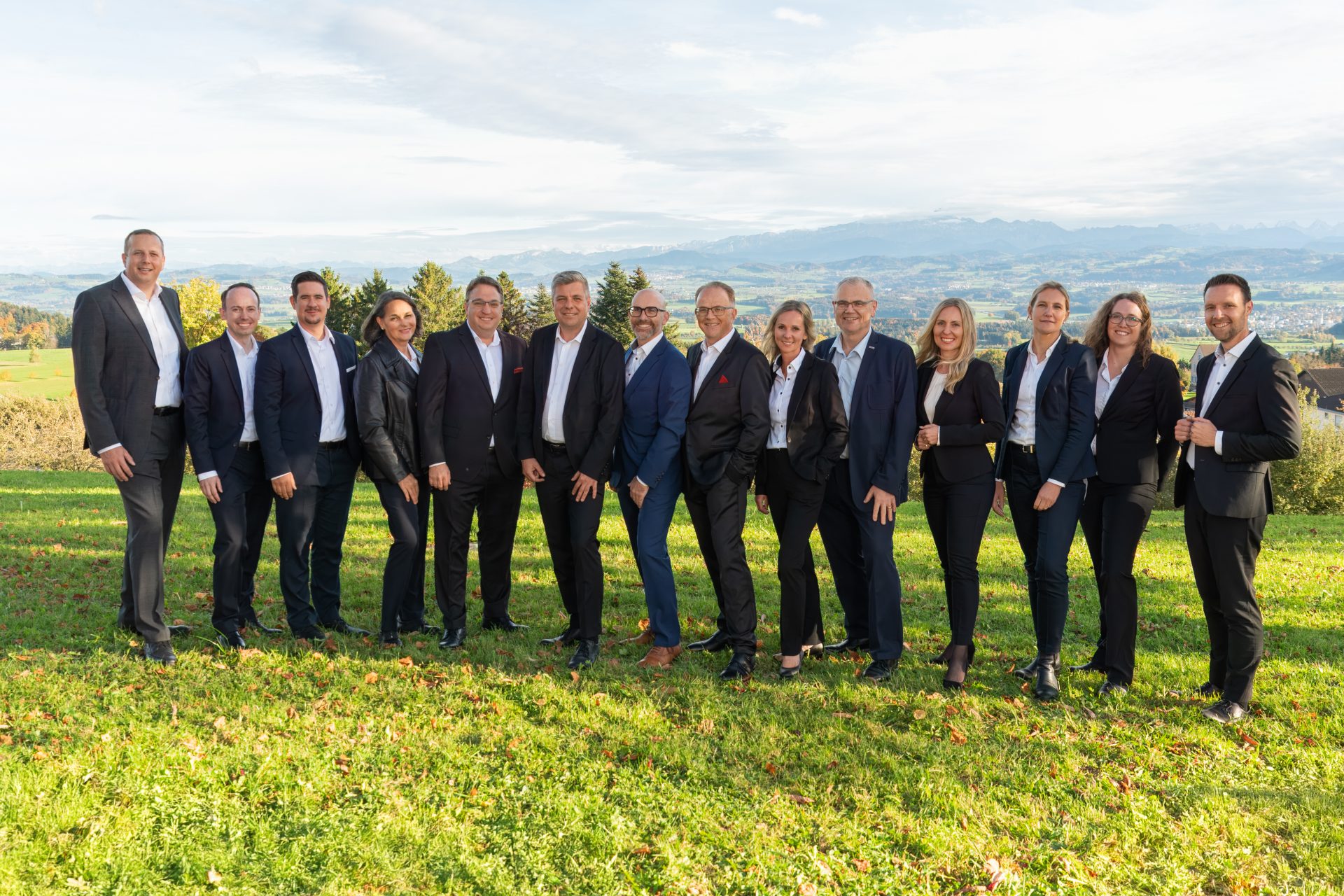 v.l.: Raphael Lusti, Andreas Meienhofer, Marco Schlatter, Ingrid Markart, Christian Krauer, Marco Frauchiger, Kurt H. Bloch, Thomas Schildknecht, Melanie Wild, Peter Mojzisek, Gabriela Buchmann, Madlene Walti, Janine Studerus, Patrick Müller