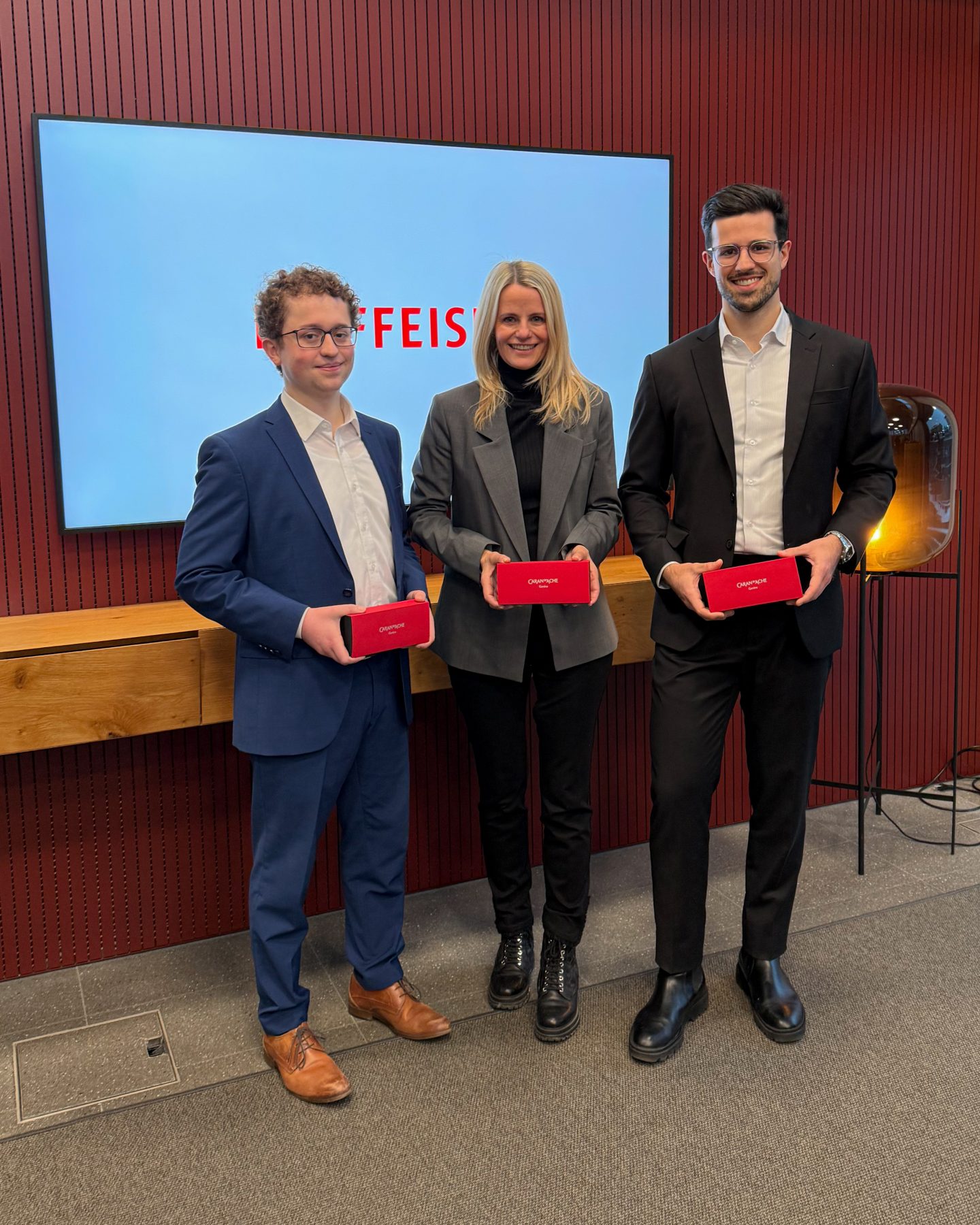 Beförderte Mitarbeitende: Marco Ronner, Sara Eberle, Cristiano Antunes (v. l. n. r.)