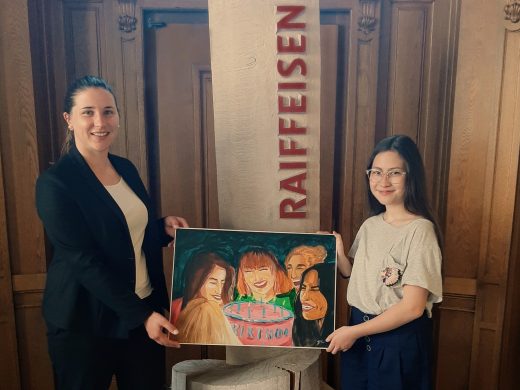 Katja Bürgi, Teamleiterin Privatkundenberatung, und Josephine Hempen, Gewinnerin 3. Preis