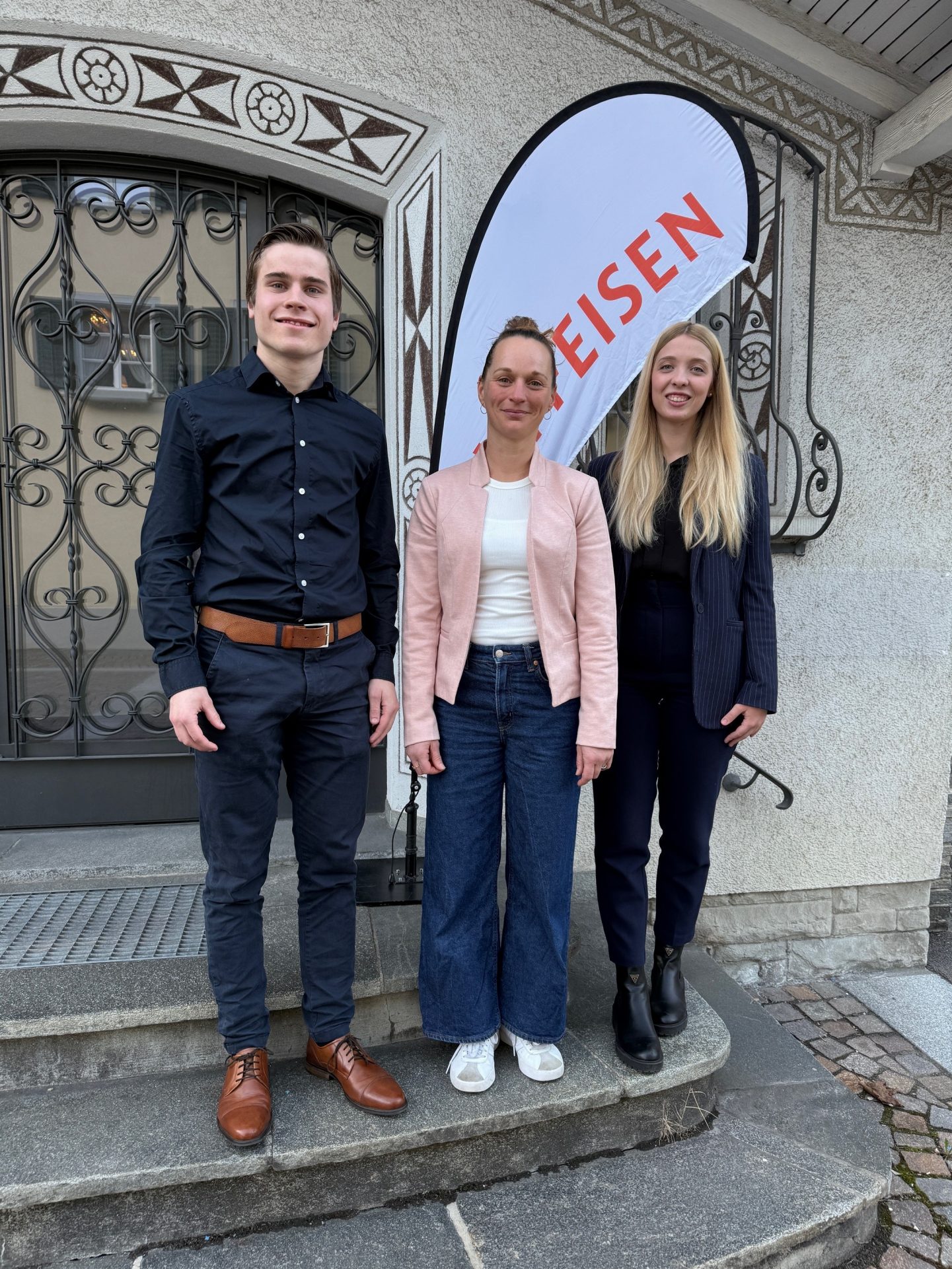 v.l.n.r. Silvan Utzinger (FIT AG), Daniela Bigger (FIT AG), Adelina Gröbe (Raiffeisenbank Sarganserland) 